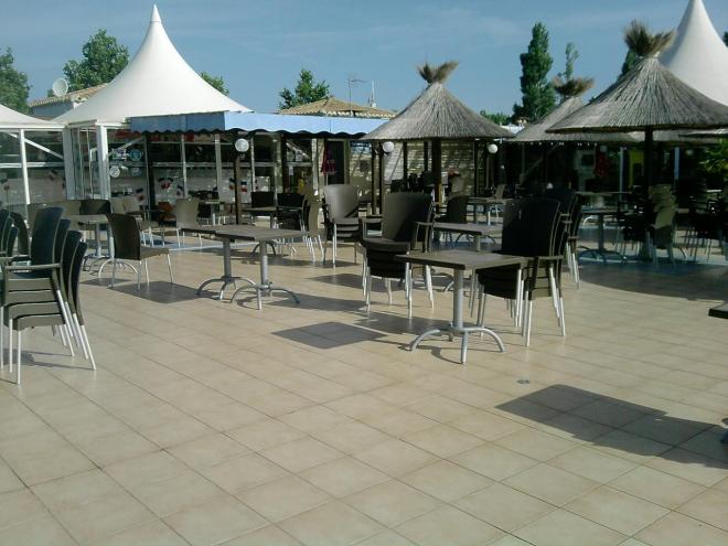 Terasse de la piscine