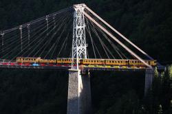 Train sur le viaduc